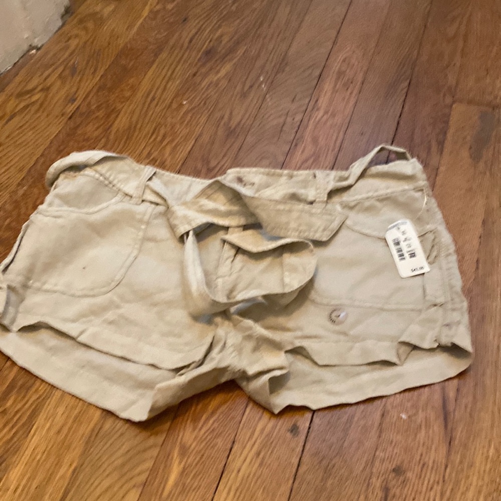 New Aeropostale tan belted shorts